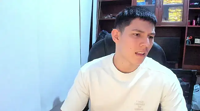 Snapshot of JamesCr_ chatting on February 22, 9:42 pm JamesCr  online show from February 22, 9:42 pm