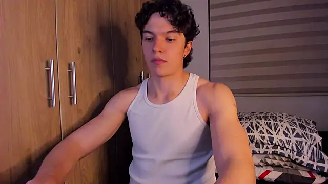 Snapshot of Mastrangelo_xxx chatting on October 24, 3:08 am Mastrangelo xxx online show from October 24, 3:08 am