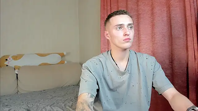 Snapshot of crazybottom99 chatting on October 28, 6:21 pm crazybottom99 online show from October 28, 6:21 pm