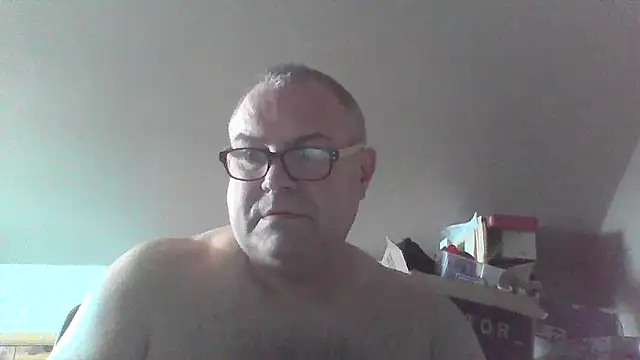 mkestr69 online show from April 1, 5:43 pm