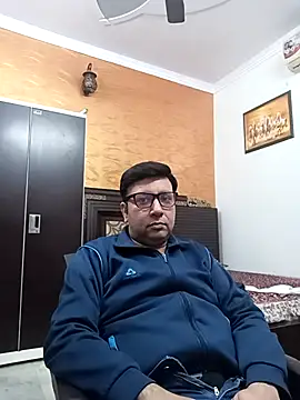 innocentboy1987 online show from March 6, 6:19 am