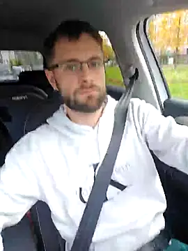 ademandjulia online show from October 28, 3:25 pm