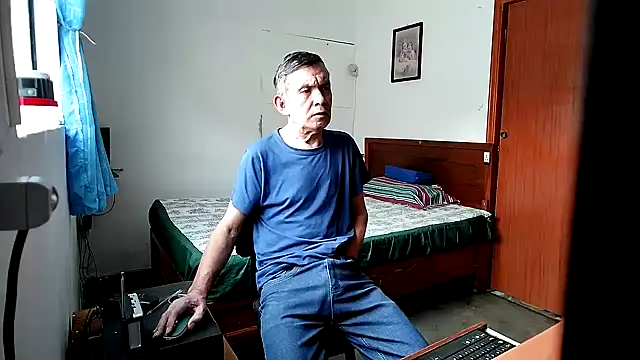 elver271xh online show from December 1, 7:17 pm