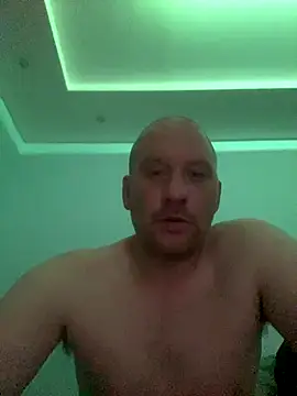 Krzysiekg123 online show from December 15, 9:56 pm