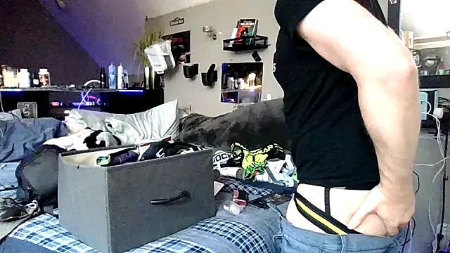 Sk00byJaXxX212 online show from May 7, 5:46 pm