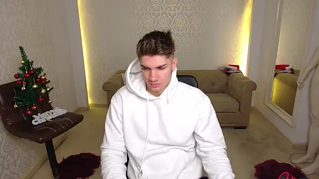 MaxKaiden online show from December 16, 5:36 am