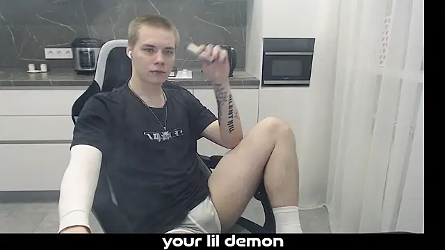 yourlildemon online show from February 20, 7:04 pm