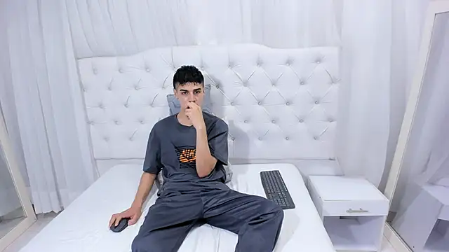 frank jhonsson online show from January 15, 5:15 pm