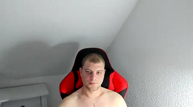 Snapshot of Kozik1992 chatting on March 22, 4:45 am Kozik1992 online show from March 22, 4:45 am