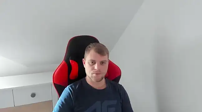 Snapshot of Kozik1992 chatting on February 19, 2:12 pm Kozik1992 online show from February 19, 2:12 pm