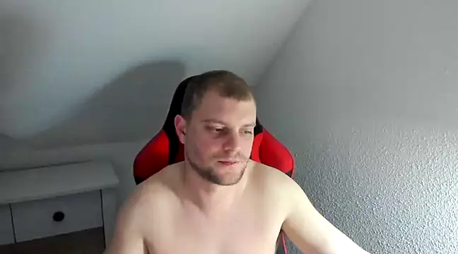 Snapshot of Kozik1992 chatting on March 15, 2:35 am Kozik1992 online show from March 15, 2:35 am