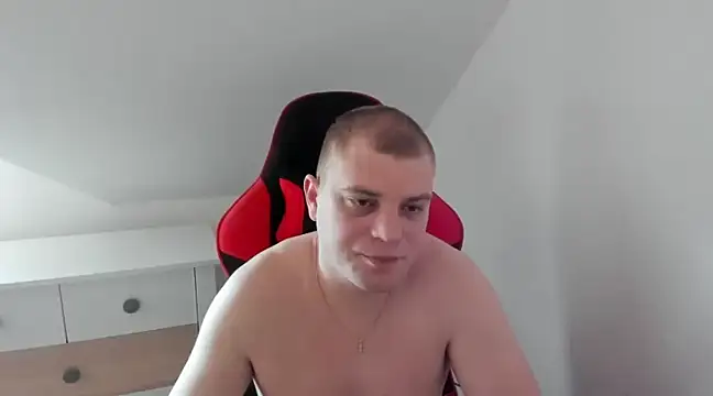 Snapshot of Kozik1992 chatting on March 2, 9:32 am Kozik1992 online show from March 2, 9:32 am