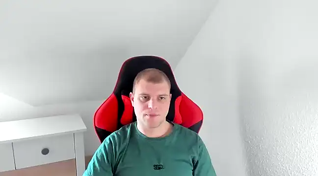 Snapshot of Kozik1992 chatting on March 19, 2:24 pm Kozik1992 online show from March 19, 2:24 pm