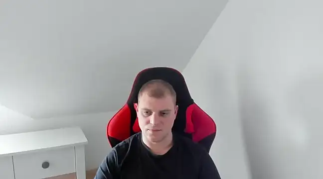 Snapshot of Kozik1992 chatting on March 18, 2:39 pm Kozik1992 online show from March 18, 2:39 pm