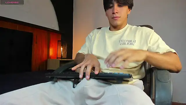 Allex Cano online show from April 14, 9:58 pm