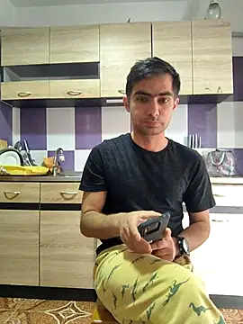 Snapshot of andreiiiii2025 chatting on March 18, 7:23 am andreiiiii2025 online show from March 18, 7:23 am