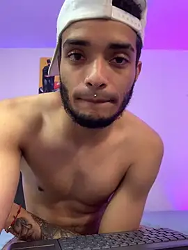Snapshot of eross_chipre_ chatting on March 22, 4:24 am eross chipre  online show from March 22, 4:24 am