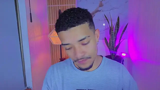 Snapshot of eross_chipre_ chatting on October 17, 11:58 am eross chipre  online show from October 17, 11:58 am
