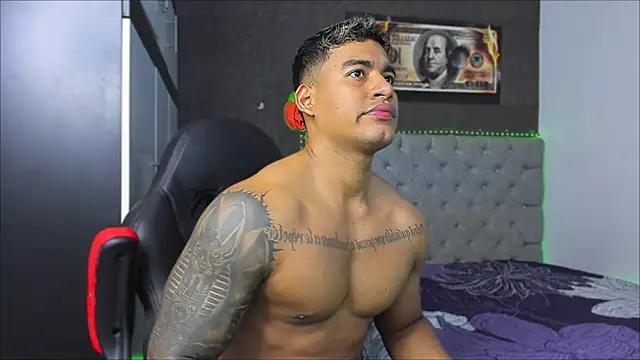 Snapshot of luigi_hot_ chatting on October 20, 5:39 pm luigi hot  online show from October 20, 5:39 pm
