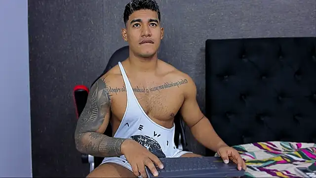 Snapshot of luigi_hot_ chatting on February 26, 3:42 am luigi hot  online show from February 26, 3:42 am