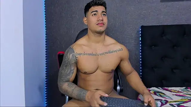 Snapshot of luigi_hot_ chatting on March 16, 7:06 pm luigi hot  online show from March 16, 7:06 pm