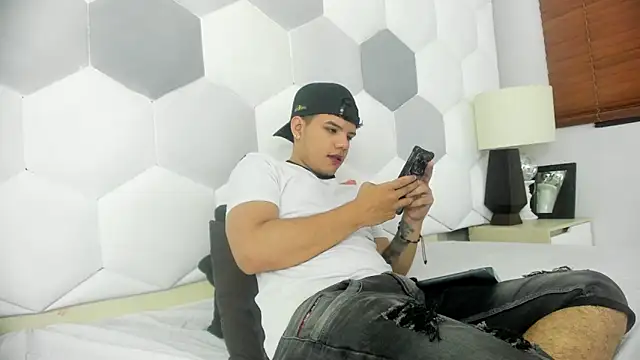 Axel Forte online show from April 13, 1:23 pm