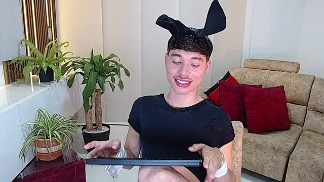 Snapshot of cod_dolll chatting on November 1, 12:26 am cod dolll online show from November 1, 12:26 am