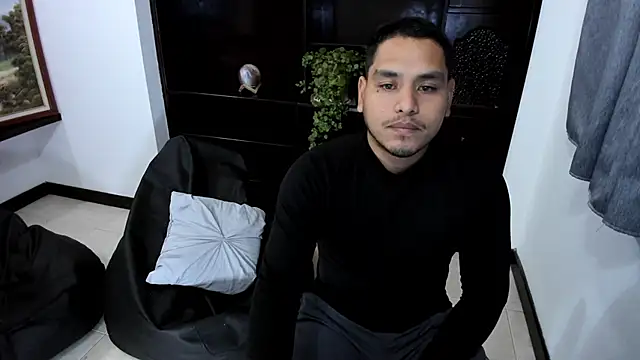 Snapshot of maxflurry_ chatting on March 11, 7:58 am maxflurry  online show from March 11, 7:58 am