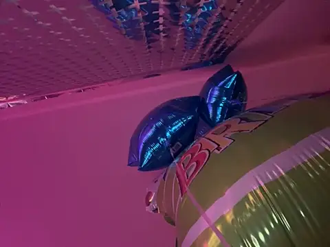 Snapshot of YODAPESOS chatting on November 1, 12:36 am YODAPESOS online show from November 1, 12:36 am