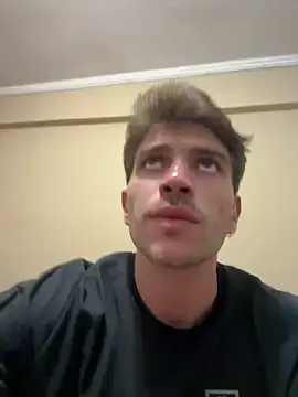 Snapshot of shuki0101 chatting on March 15, 8:04 am shuki0101 online show from March 15, 8:04 am