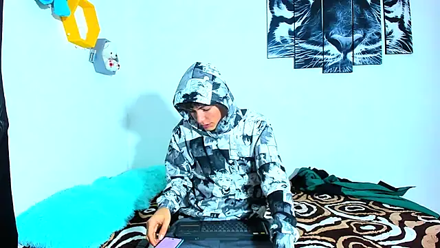 Maxxi hot23 online show from March 13, 7:50 pm