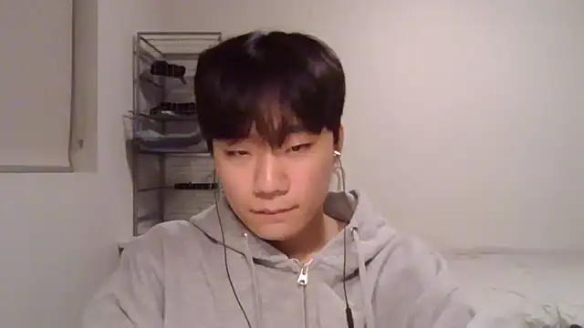 Snapshot of sdamvo2 chatting on March 7, 10:35 am sdamvo2 online show from March 7, 10:35 am