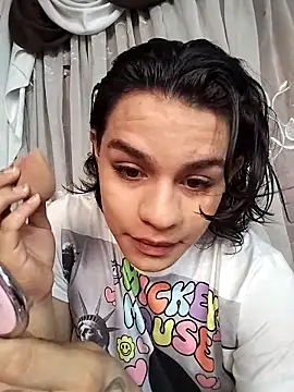 Snapshot of Moonroxe_ chatting on March 4, 5:13 pm Moonroxe  online show from March 4, 5:13 pm