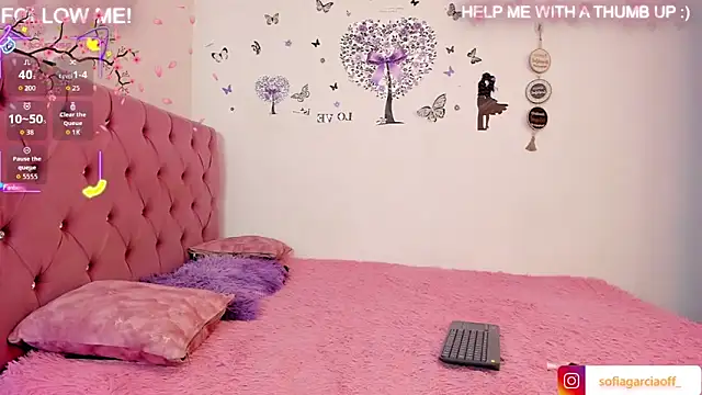 Moonroxe  online show from November 20, 10:30 pm