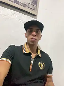 Snapshot of Monkey_uchiha777 chatting on March 21, 12:29 am Monkey uchiha777 online show from March 21, 12:29 am