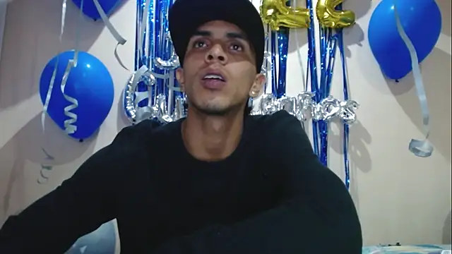 Snapshot of Monkey_uchiha777 chatting on September 14, 1:29 am Monkey uchiha777 online show from September 14, 1:29 am