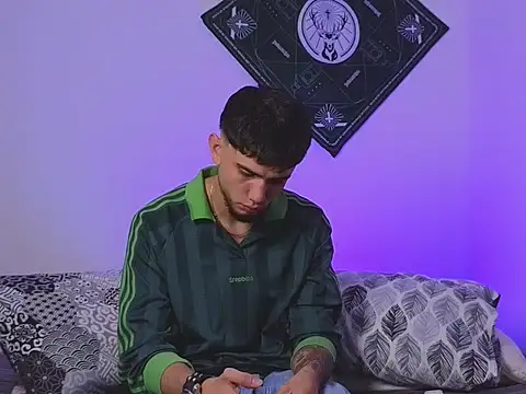 Snapshot of samevansx_ chatting on October 2, 10:47 pm samevansx  online show from October 2, 10:47 pm
