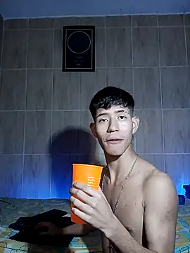 dareck 18 online show from February 19, 11:45 pm