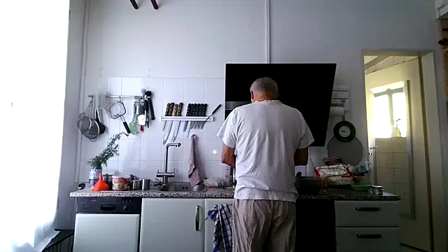 Berg Boy online show from April 25, 6:49 am