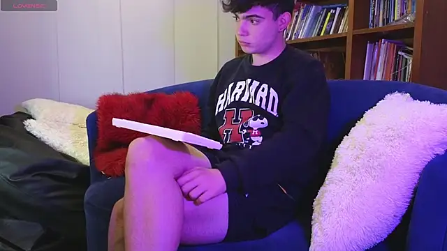 lukeboyce33 online show from March 26, 4:49 am