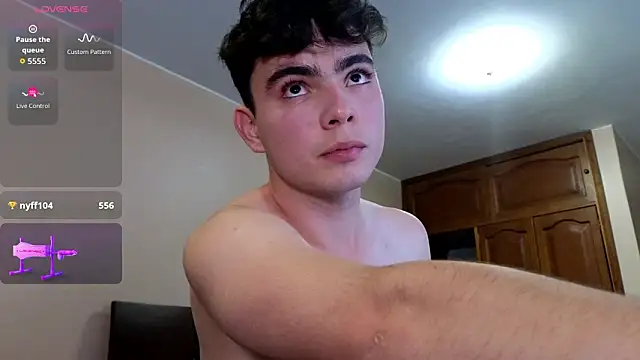 lukeboyce33 online show from March 16, 2:29 am