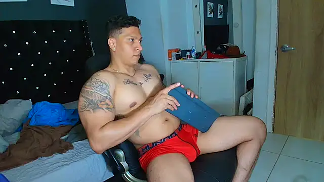 ethan dalton  online show from April 4, 3:25 am