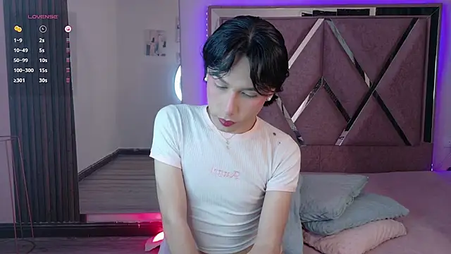 Ash Femboy online show from November 21, 8:08 pm