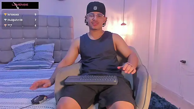 Snapshot of samxx_muscle chatting on October 25, 3:03 pm samxx muscle online show from October 25, 3:03 pm