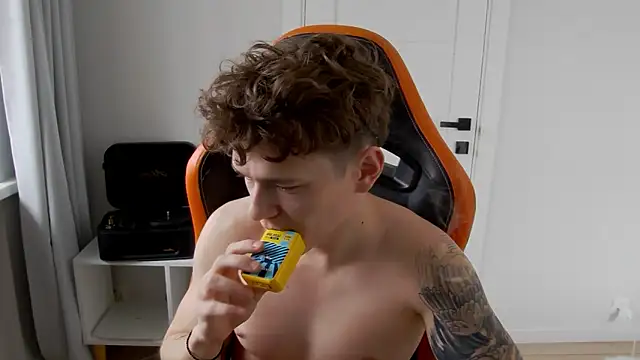 DanyDavis online show from March 21, 8:19 am