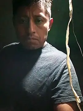 luuiss12 online show from March 2, 5:08 am