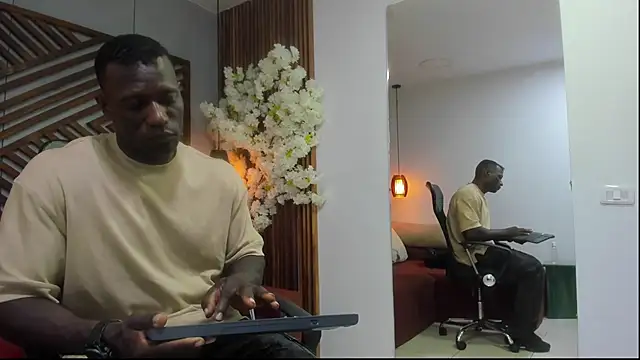 Snapshot of MarcusBlack_ chatting on October 6, 11:37 am MarcusBlack  online show from October 6, 11:37 am