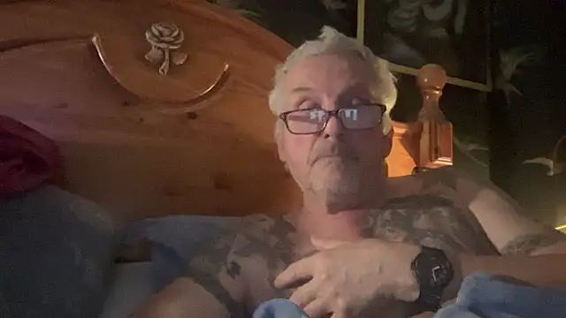 poggles online show from November 24, 7:59 pm