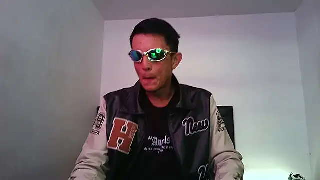 andrewcoopper1 online show from February 5, 1:18 pm