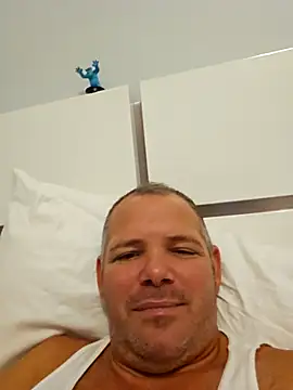 cubanitofeliz40 online show from February 7, 8:32 am